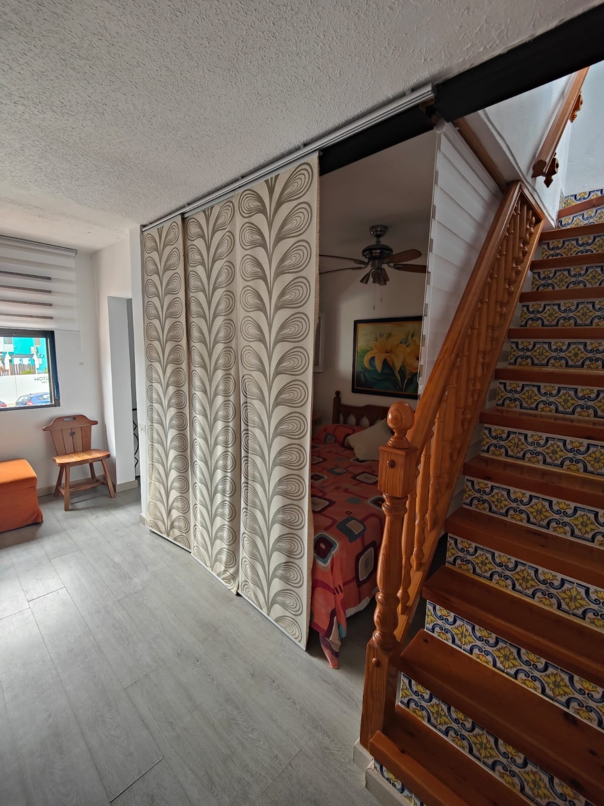 Hall escaleras casa serrano